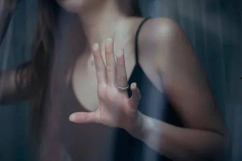 灌醉反抗在线视频观看,在线视频中的勇敢抗争瞬间